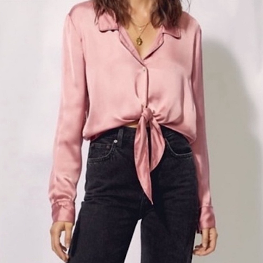 Worn Once! Aritzia Tie front Blouse in XXS
